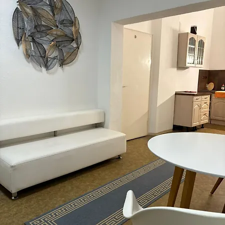 Nr 3 Grosszuegiges Kamin-zimmer Mit King-size Bett Im Zentrum Wlan Tv Gute Laune Kwatera prywatna